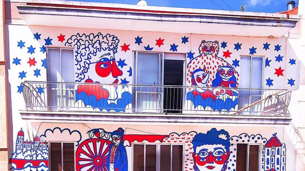 This is the mural by Ricardo Cavolo that decorates an entire building in Salamanca