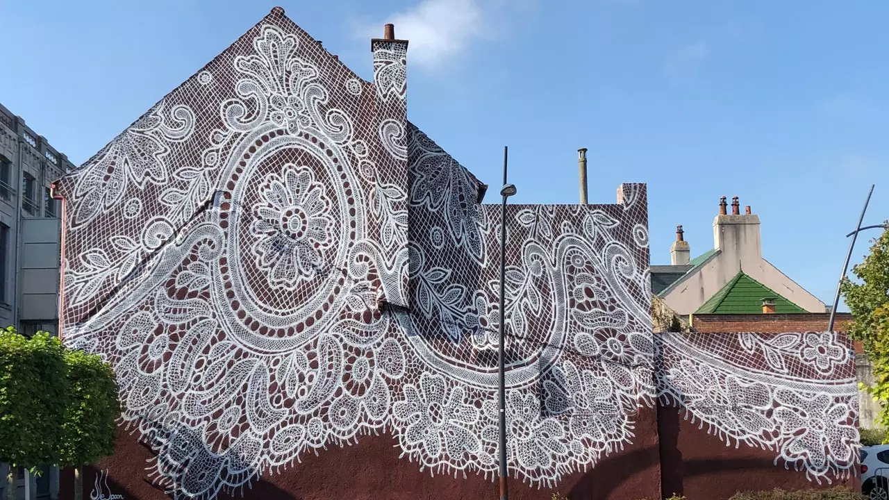 Um mural de renda gigante homenageia a história têxtil de Calais