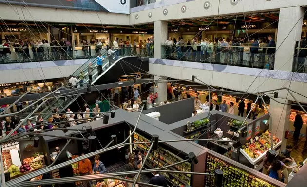 Vista del mercato di San Antón dal secondo piano