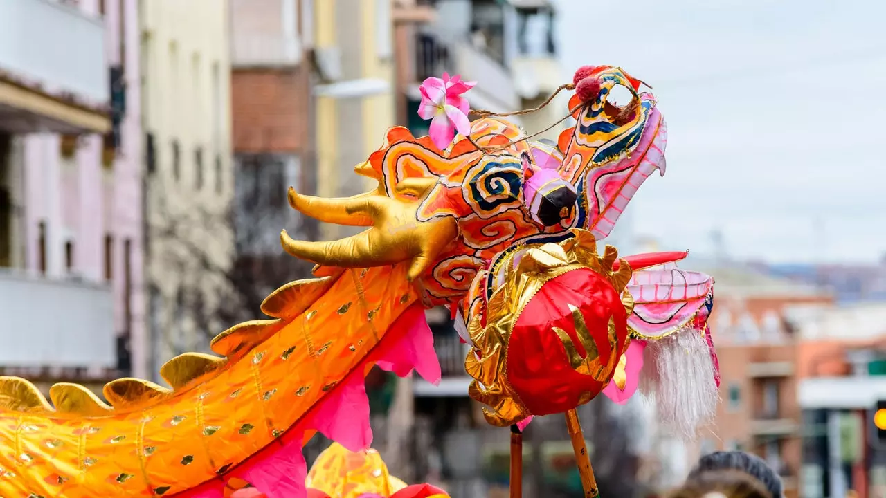 Treoir do Usera (Chinatown Mhaidrid) chun dul timpeall mar fhíor-Síneach