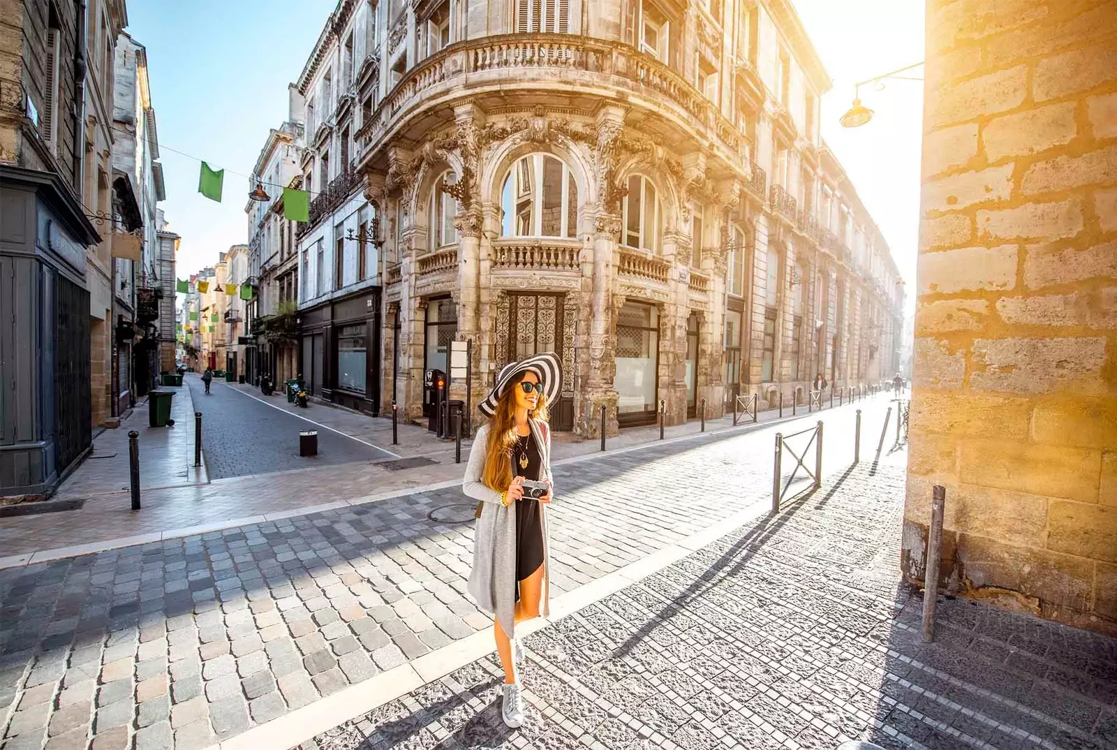 fille en bordeaux