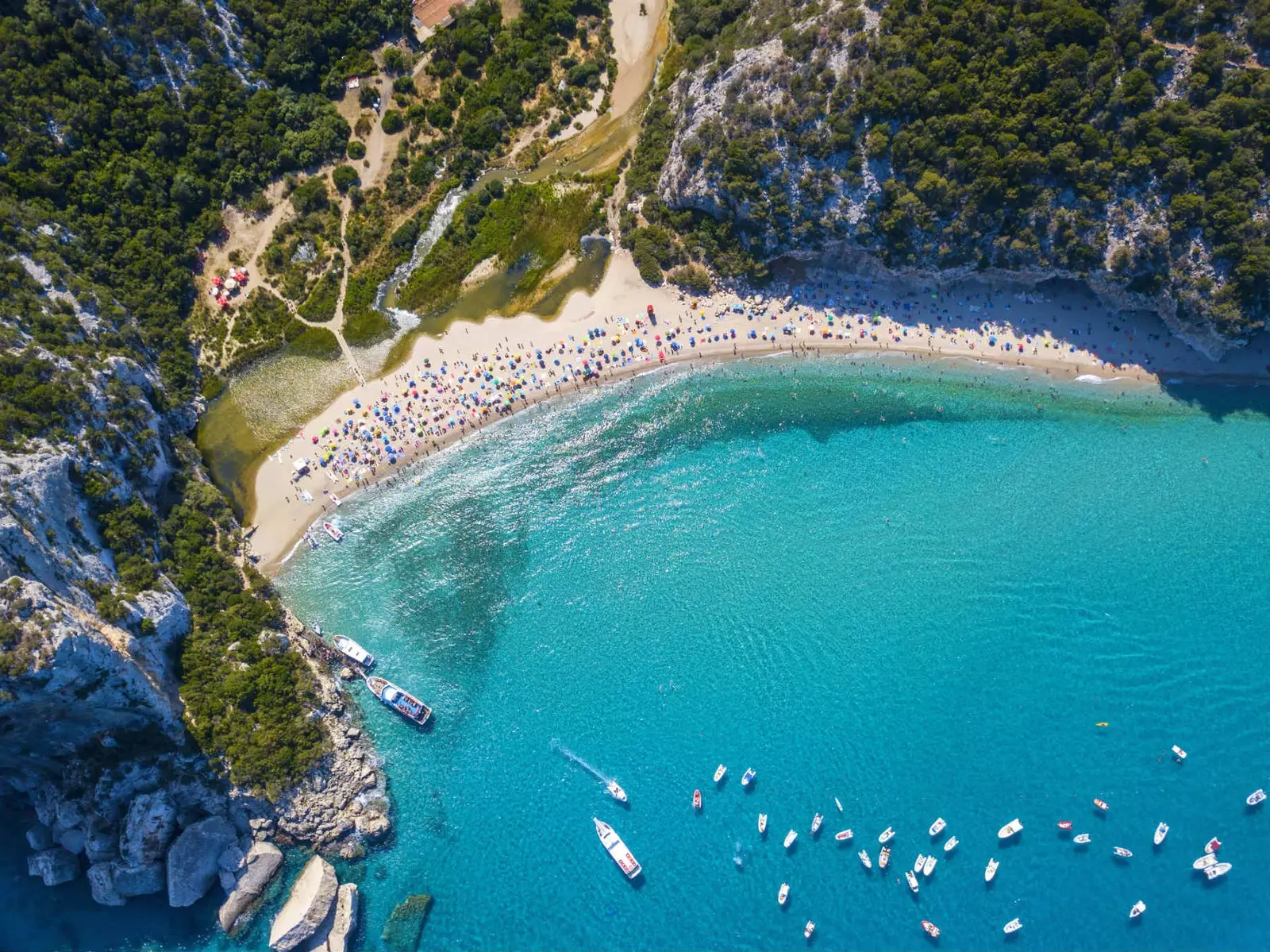 Cala Luna jedan je od prirodnih dragulja otoka