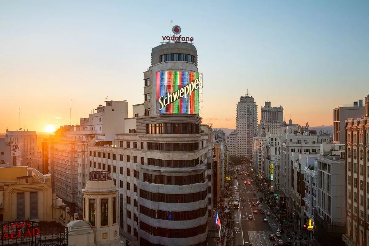 Švepes zīme uz Madrides Gran Via 17 kuriozos