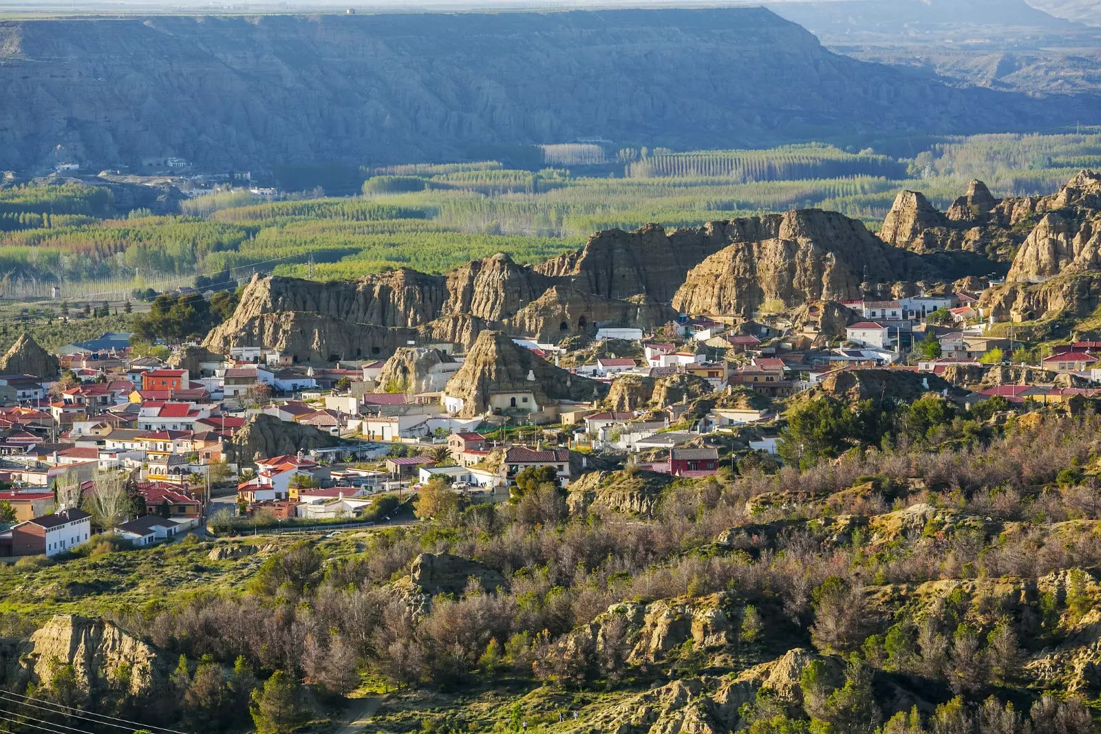 Guadix i domy jaskiniowe.