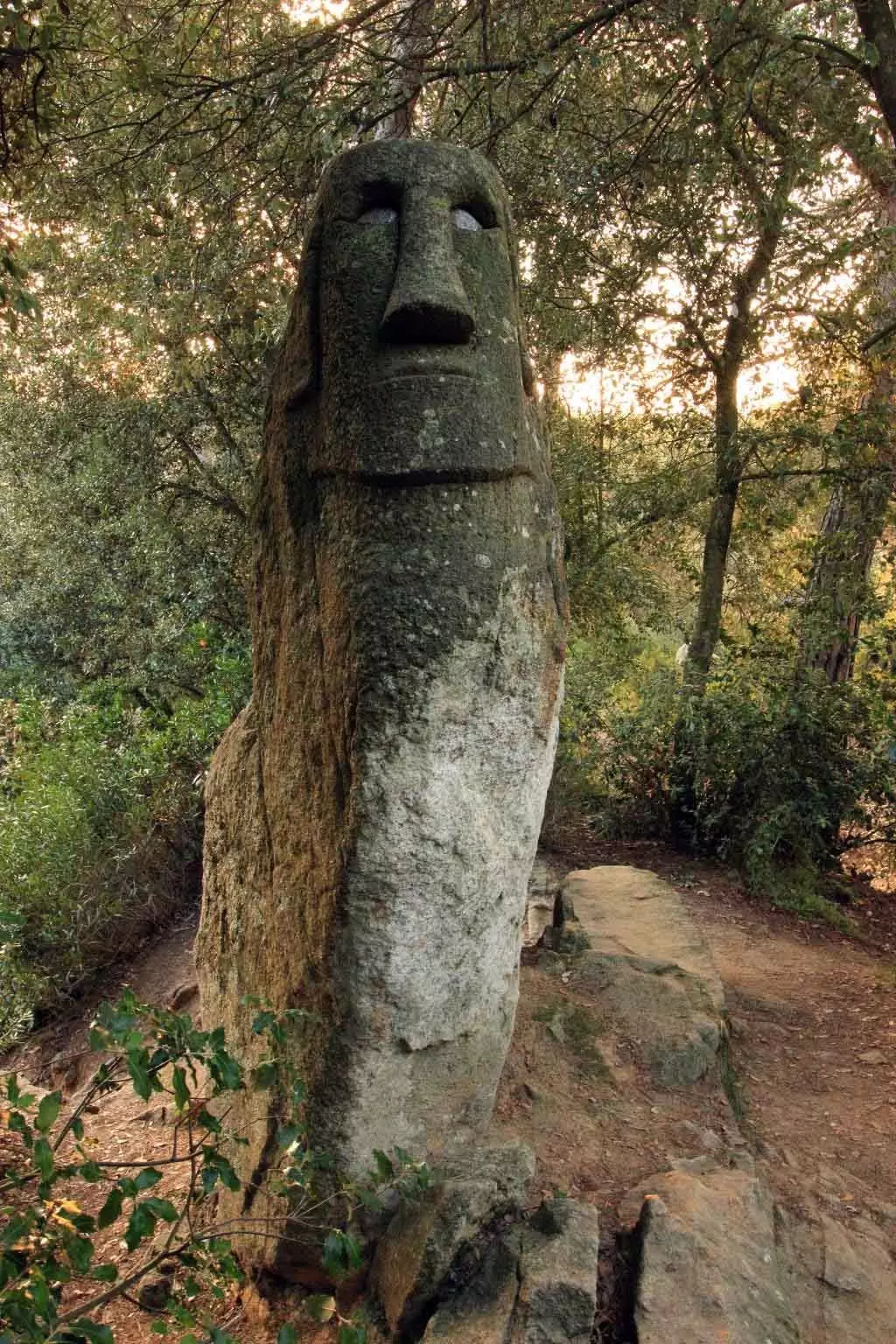 Ceann de na háiteanna is enigmatic sa Chatalóin