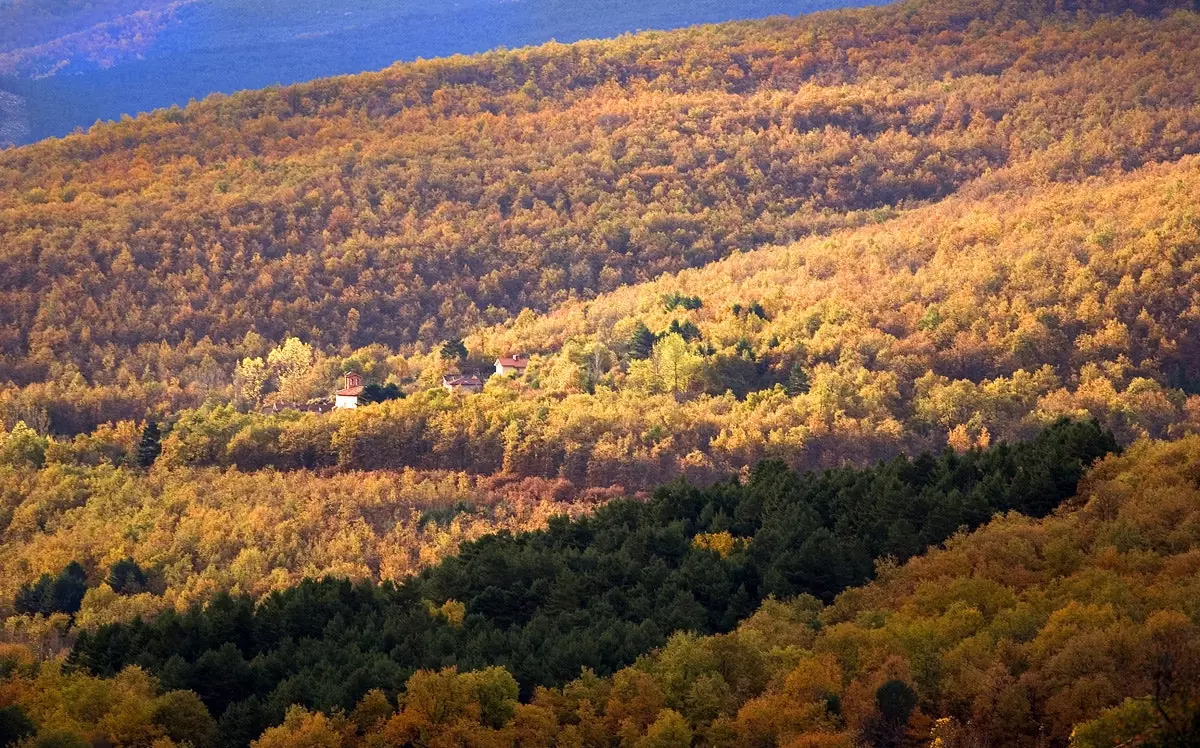 Цей скромний гірський хребет має численні пам’ятки