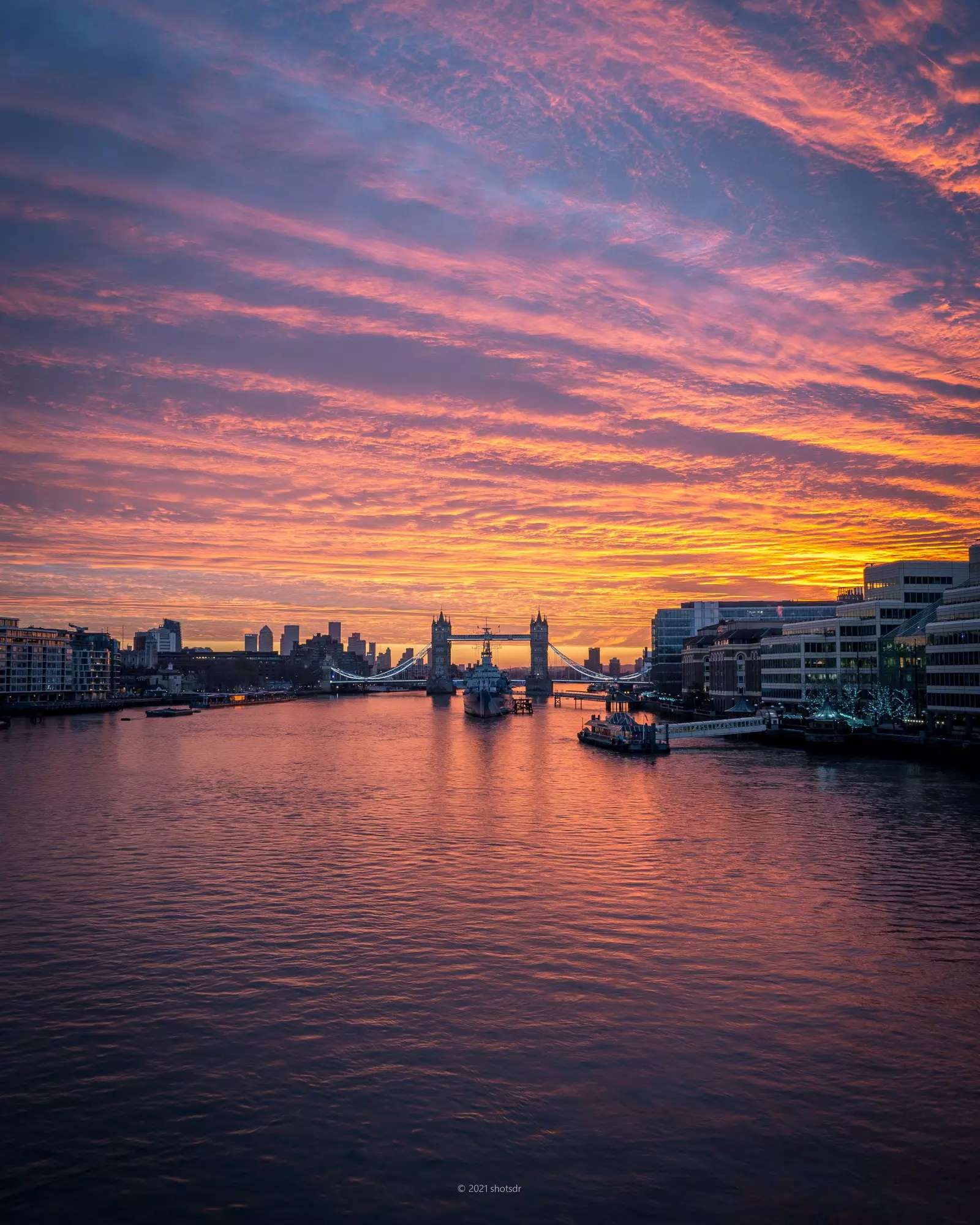 Tower Bridge Lontoossa.