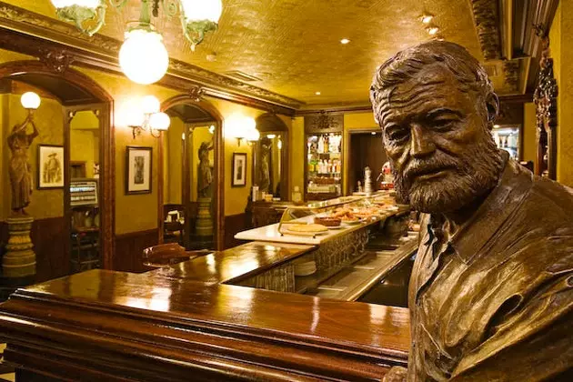 'Hemingway's corner' bij Café Iruña