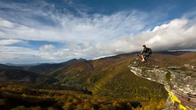 Pet (lakih) biciklističkih ruta za zaljubljenost u Navarru