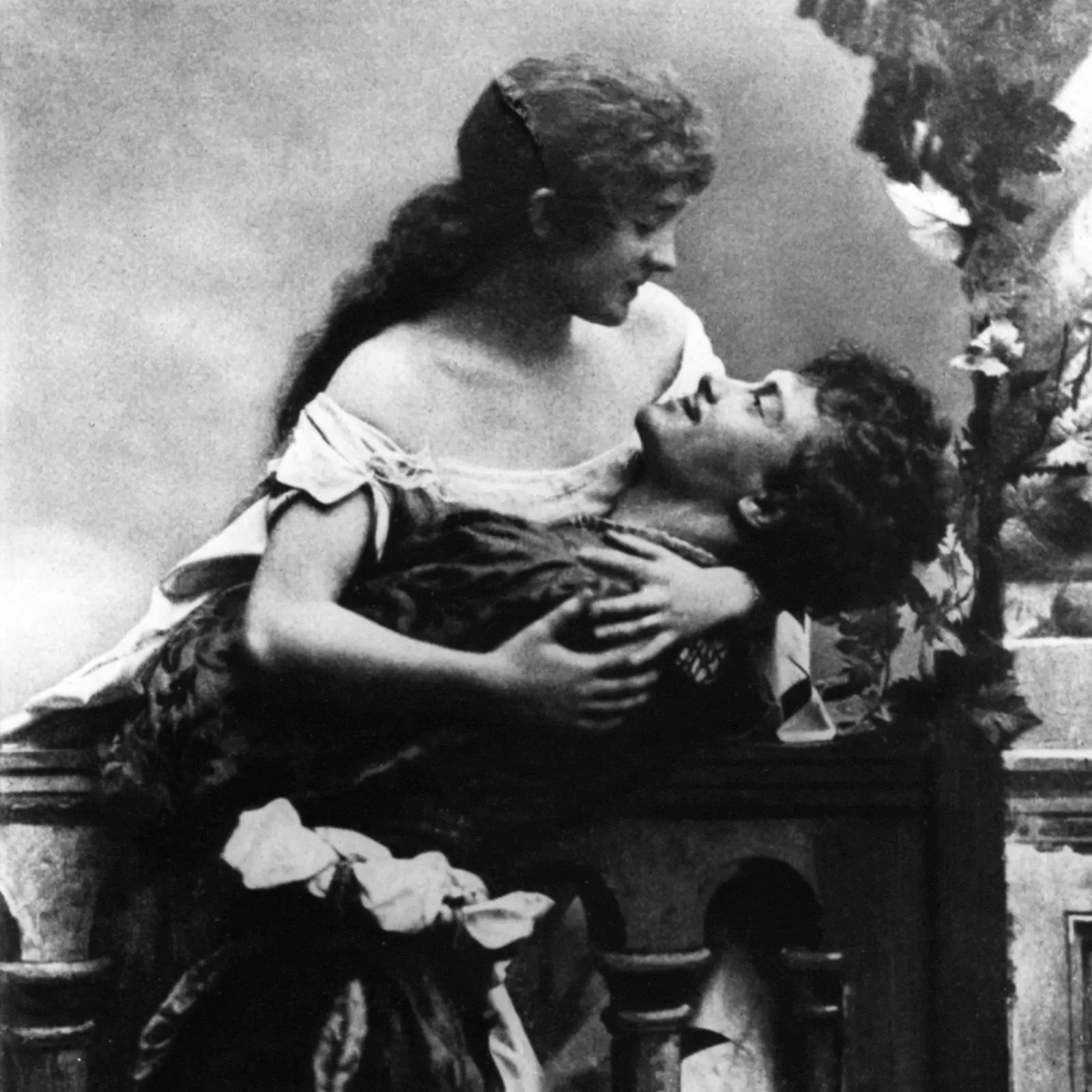 Kainz Josef và Anna von Hochenburger biểu diễn Romeo và Juliet vào khoảng năm 1895