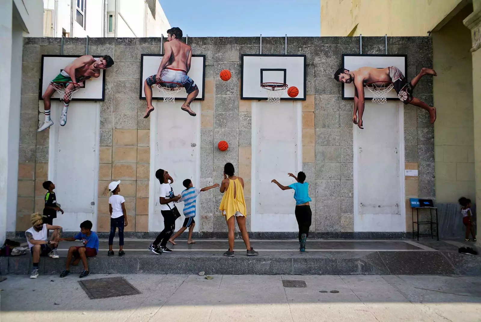 trabalho da bienal 13 no malecon de havana