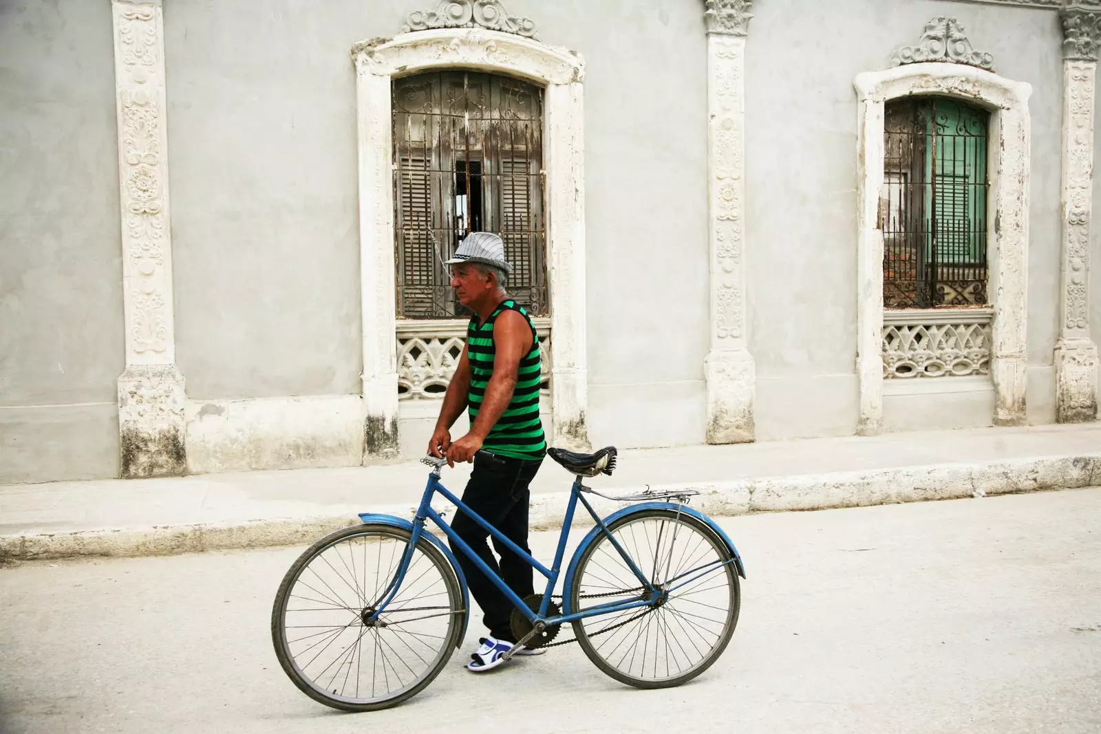 Unul dintre locuitorii orașului Sagua la Grande din nordul insulei Cuba.