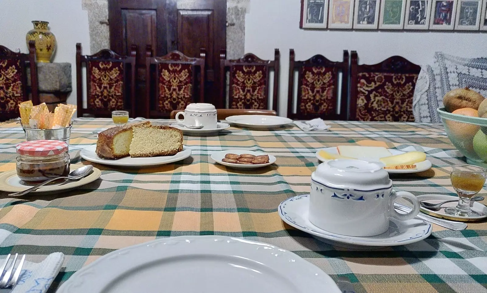 Petit-déjeuner fait maison dans la maison de campagne de Sabadelle Lugo.