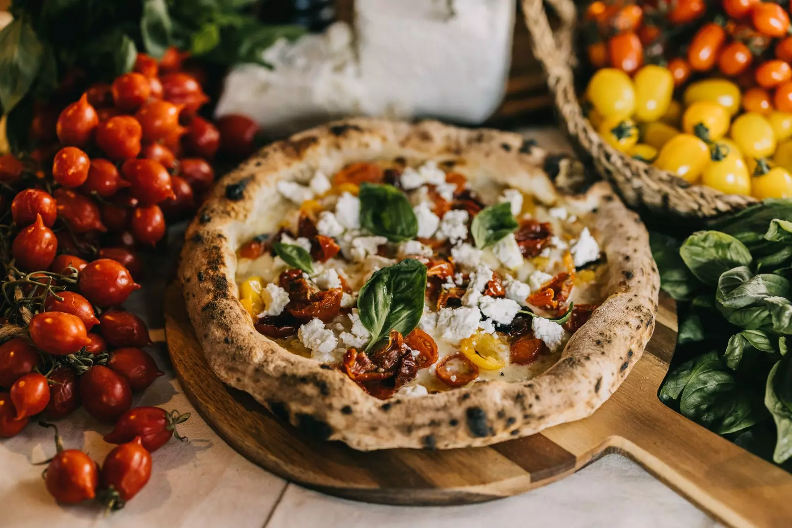 Pizza Mani di Martucci od Grosso Napoletano.