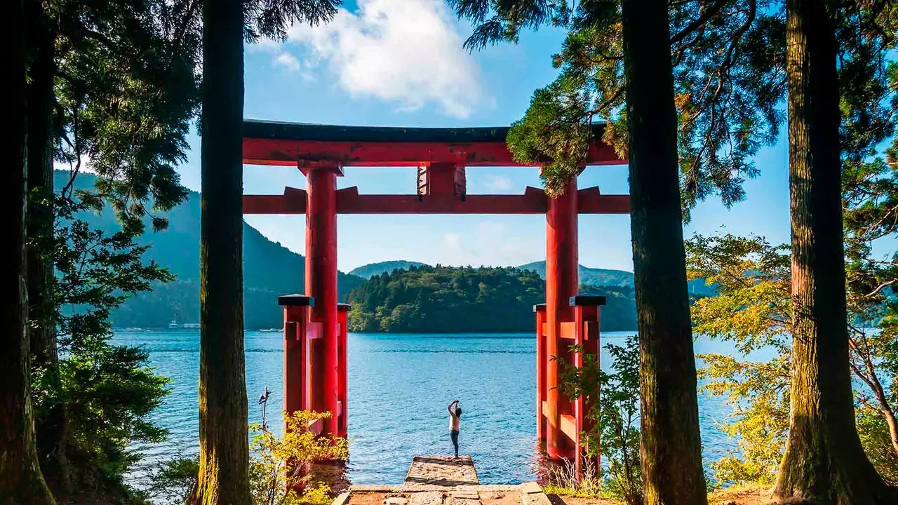 Hakone: tradicionālā Japāna atrodas pastaigas attālumā no Tokijas