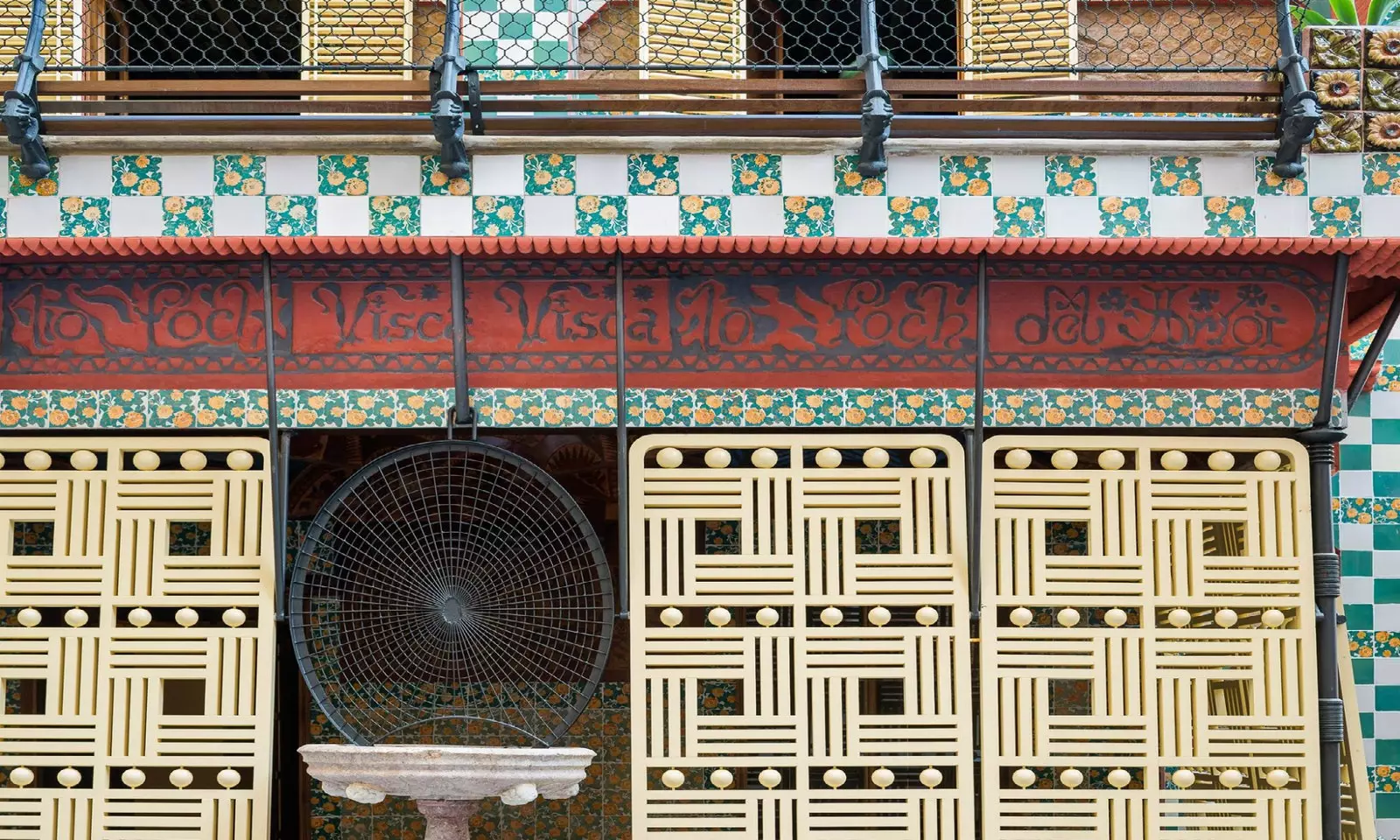 Detail van de Tribune, een van de teruggevonden elementen in Casa Vicens.