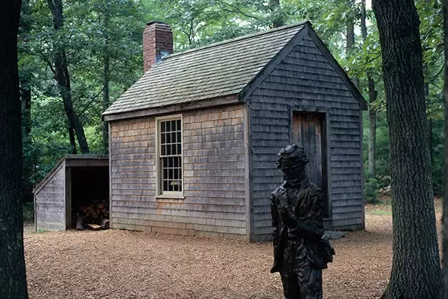 Reproduction de la cabane de Thoreau