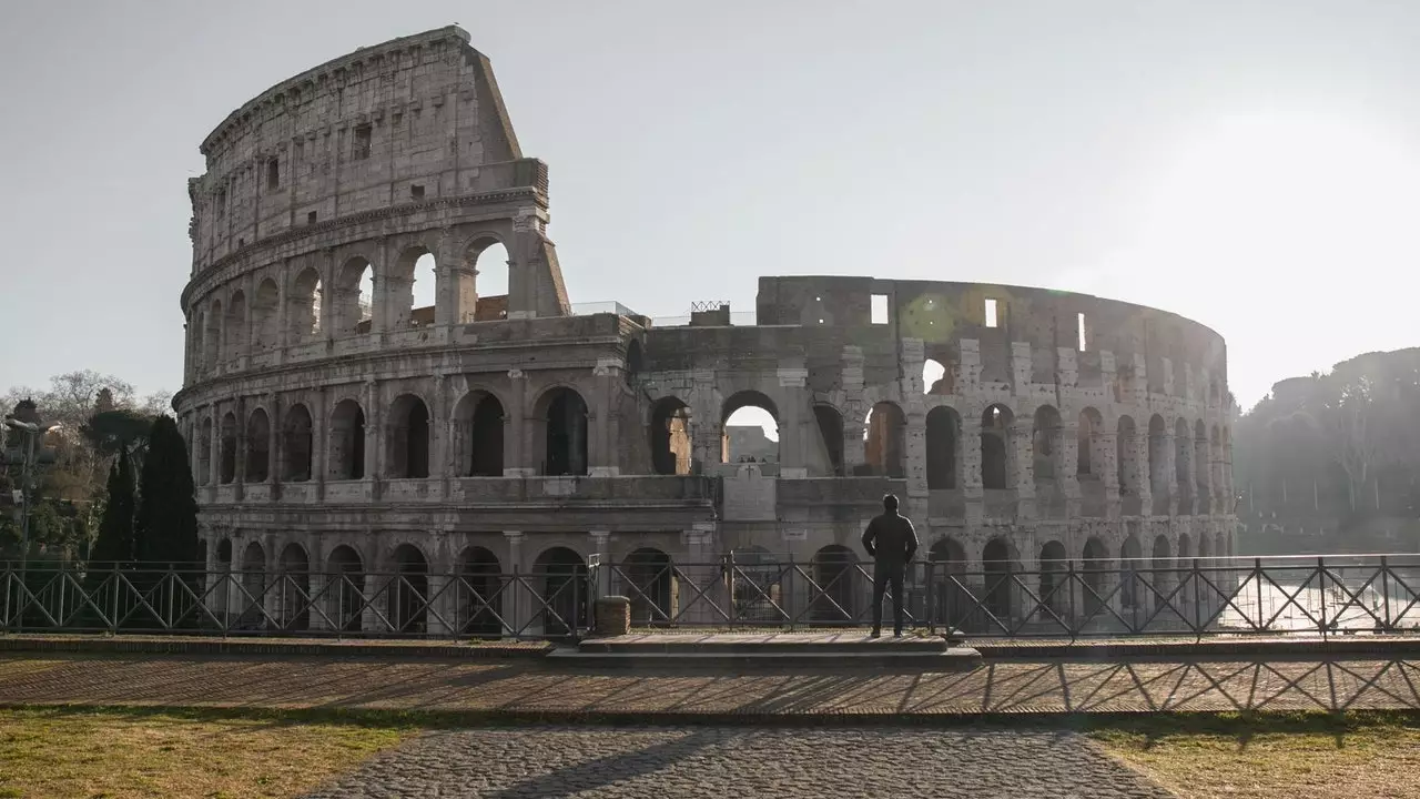 ‘Rome in solitude’, an t-ádh dochreidte a bhaineann le príomhchathair na hIodáile gan daoine a mheas