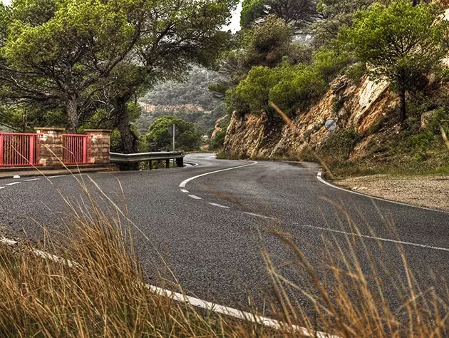 Tossa de Mar နှင့် Sant Feliu de Guíxols အကြား စွန့်စားခန်းက သင့်ကို စောင့်ကြိုနေပါသည်။