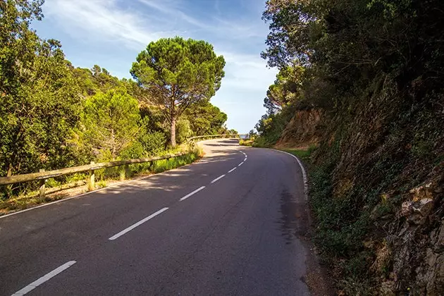 Bagian antara Tossa de Mar dan Sant Feliu de Guíxols menyembunyikan 365 kurva, apakah Anda siap?