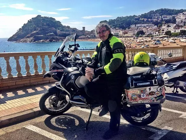 Motorcyklisten Sergio Morchón forfatter til hjemmesiden TheLongWayNorth i Tossa de Mar