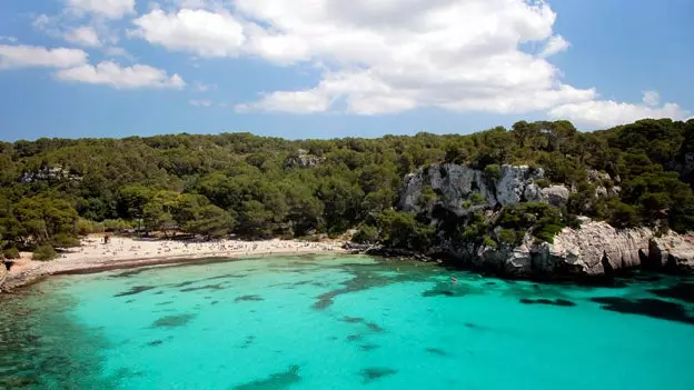 Menorca: ceithre phlean chun an comharsa rúnda a aimsiú