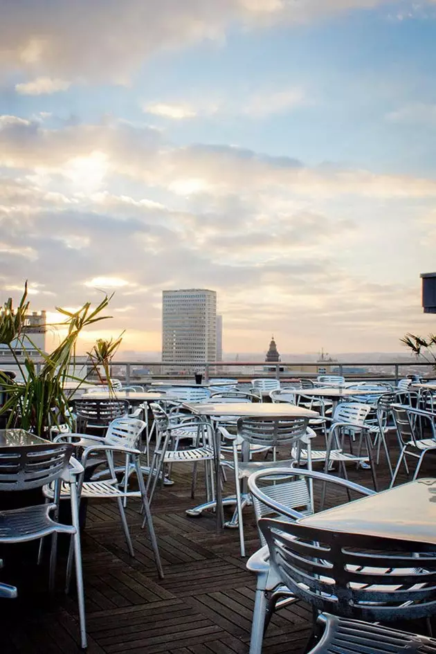 Bière ciel clair sur la terrasse du MIM = bonheur