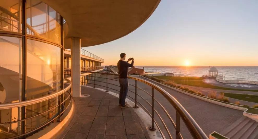 Het De La Warr-paviljoen, een artistiek en emblematisch modernistisch art-decocentrum uit de jaren '30 aan de kust van...