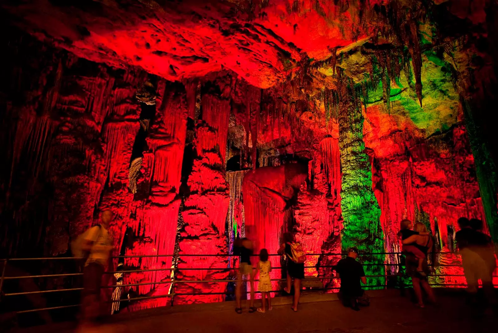 Spectacle lumineux dans la cave d'Art