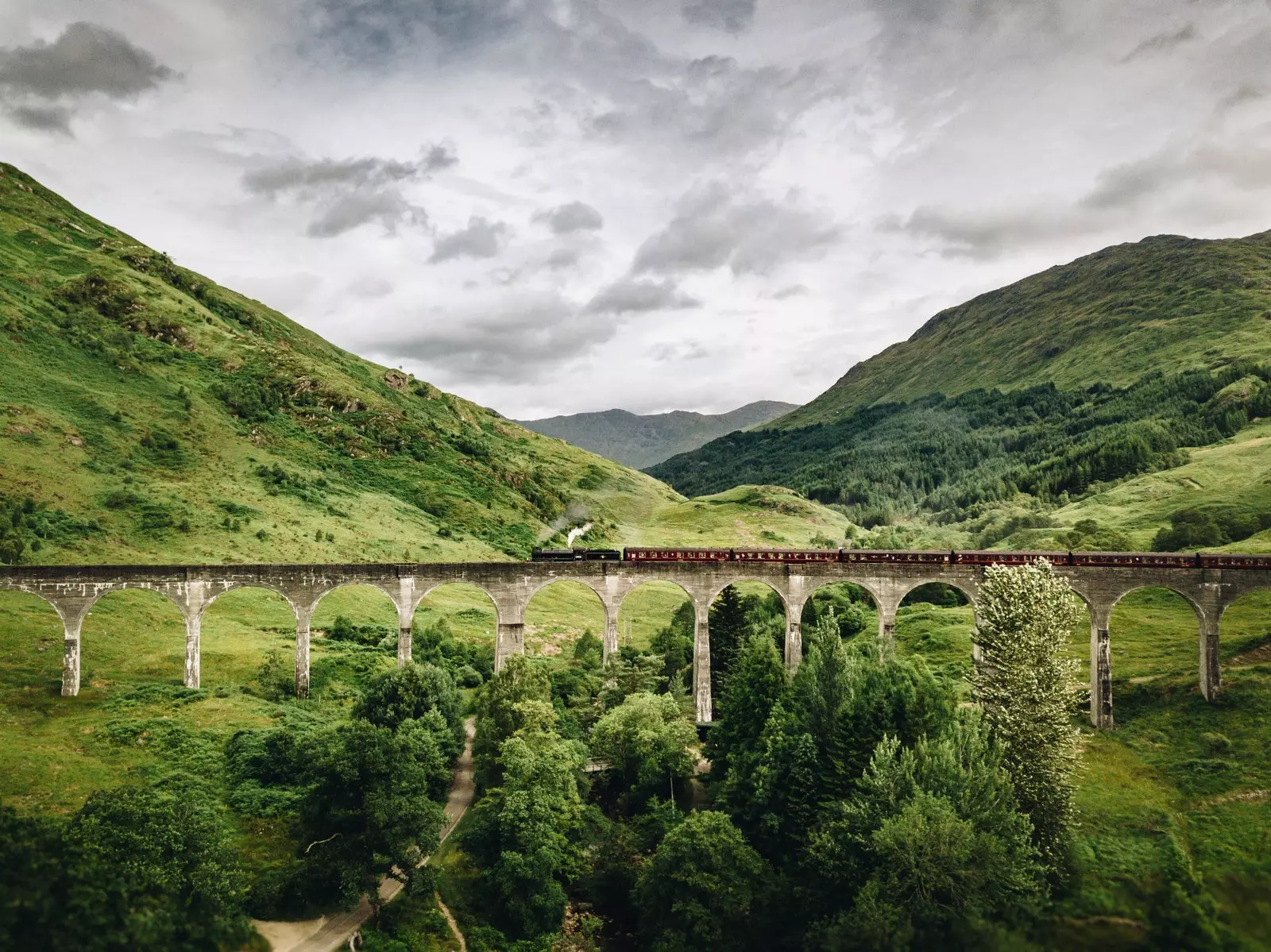 Viaductul Glenfinnan este al șaselea pe listă.