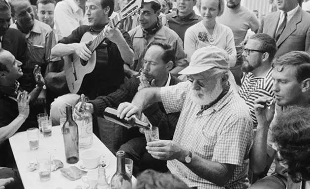 Ernest Hemingway Pamplona i gcónaí ina chroí saor in aisce,.