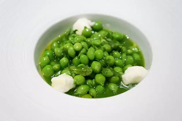 Maresme peas with pickles