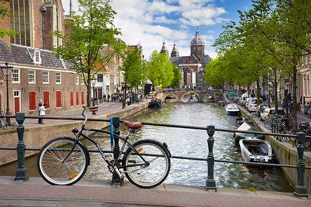 Cycling happiness in Amsterdam