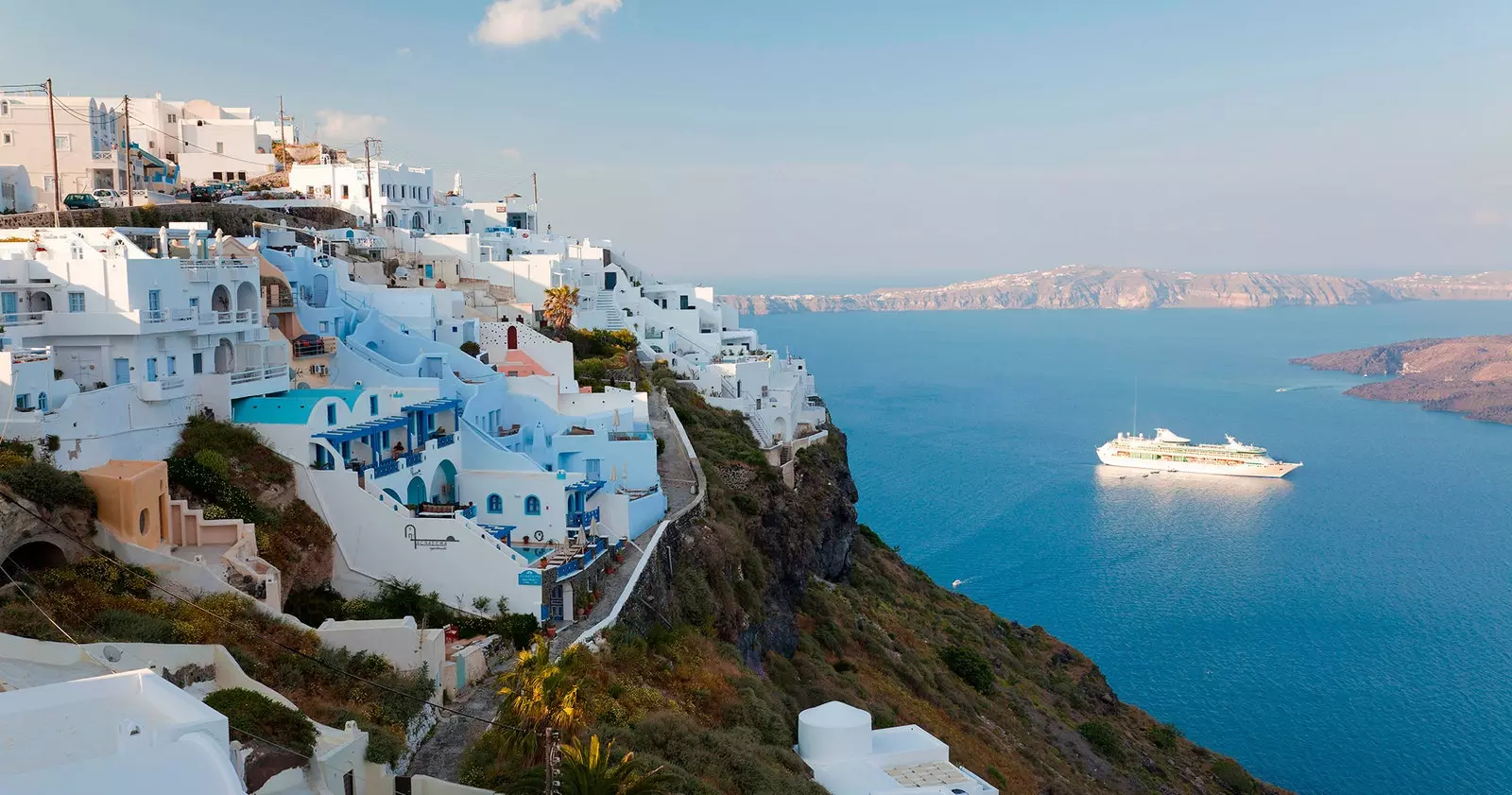 Kryssningsfartyg trafikerar havet utanför Mykonos Grekland