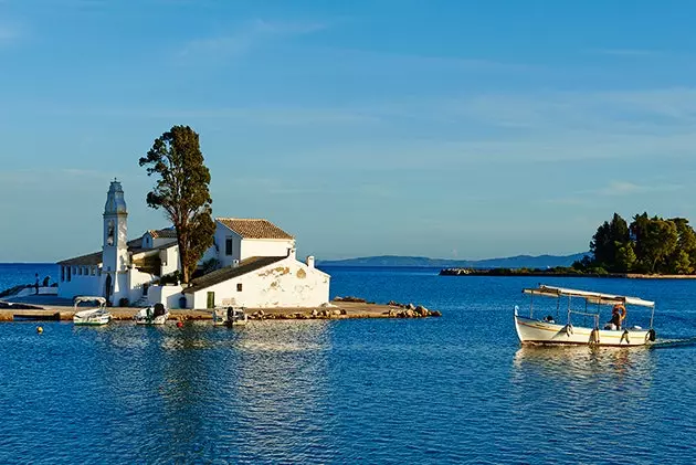 Corfu marcou a trilogia Minha família e outros animais Insetos e outros parentes e O jardim dos deuses