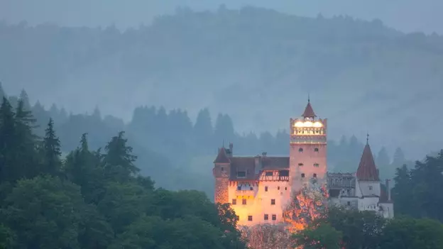 Nukryžiuotojo turizmas: trylika vampyrų kelionių