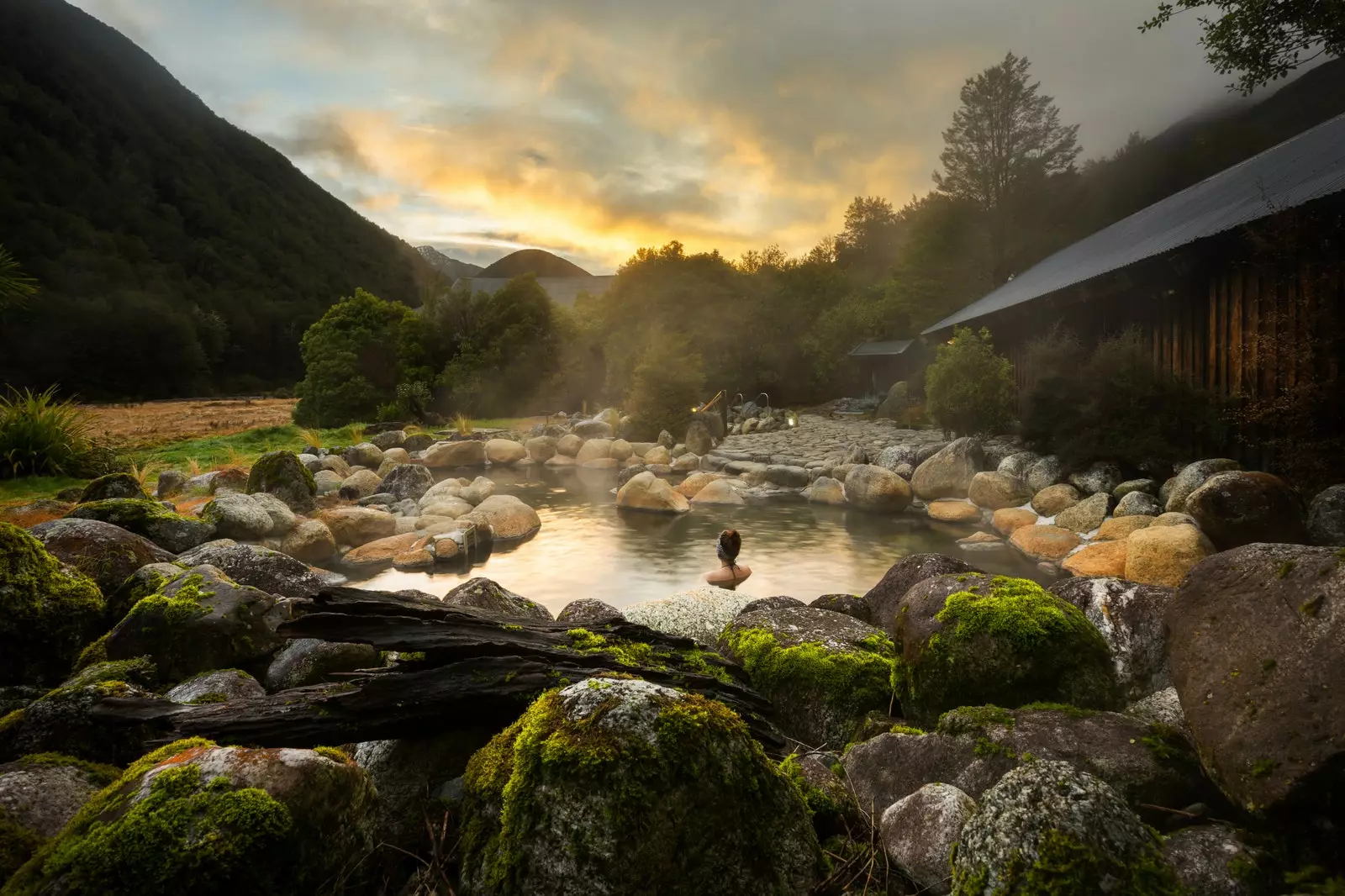 NUBA kan gjøre deg til den som bader i denne onsen.