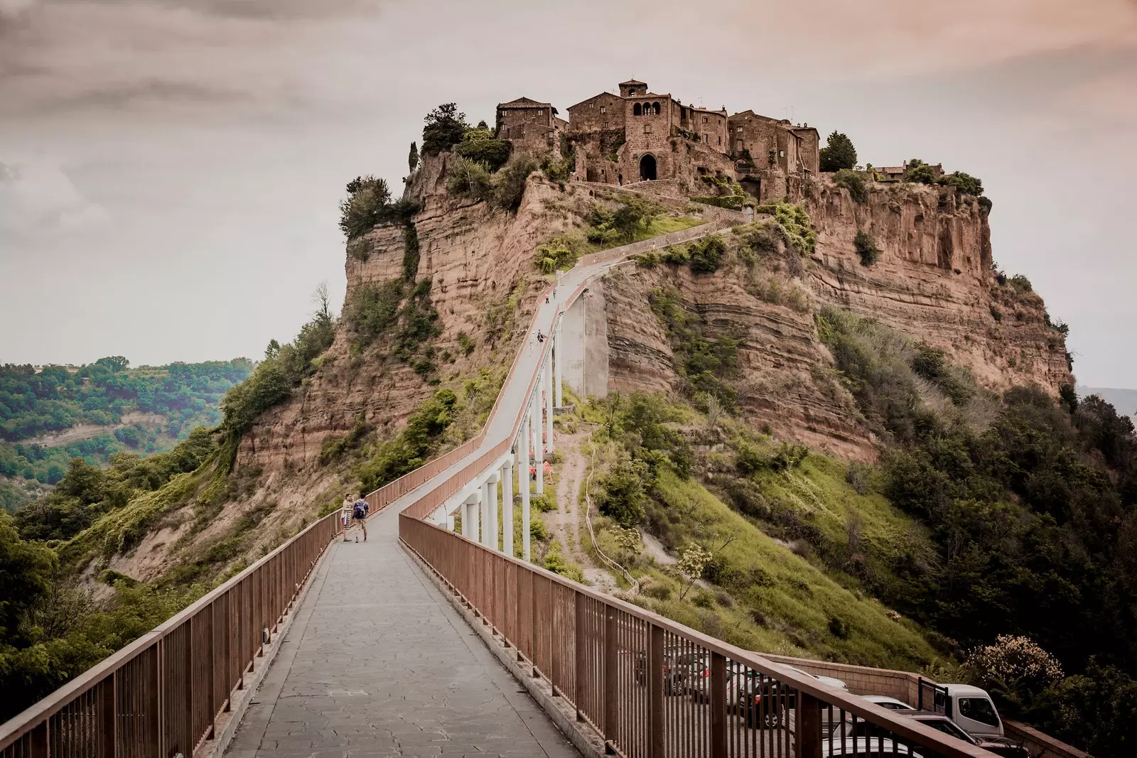 Jembatan terkenal di Civita di Bagnoregio