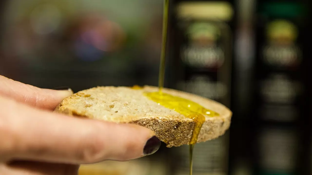 Eight Spanish extra virgin olive oils are among the 10 best in the world