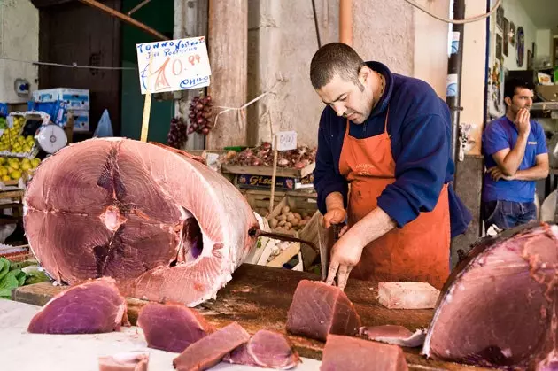 Ballarò Market tipik Siciliya orijinallığı