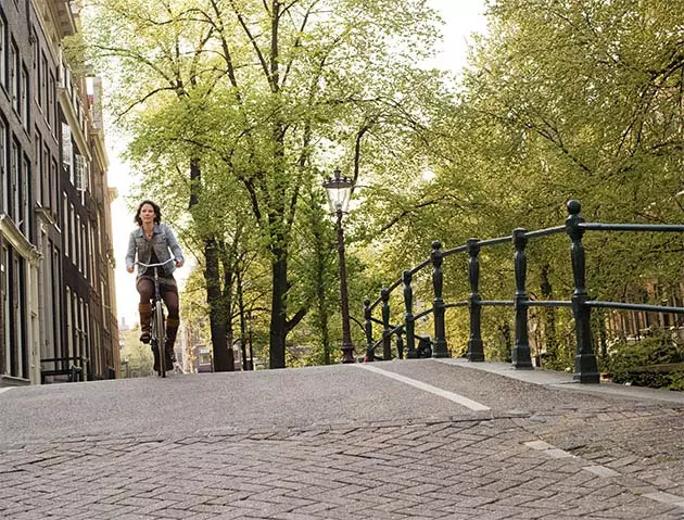 Qui prova la bici com a mitjà de transport no la deixa anar en tornar a Espanya