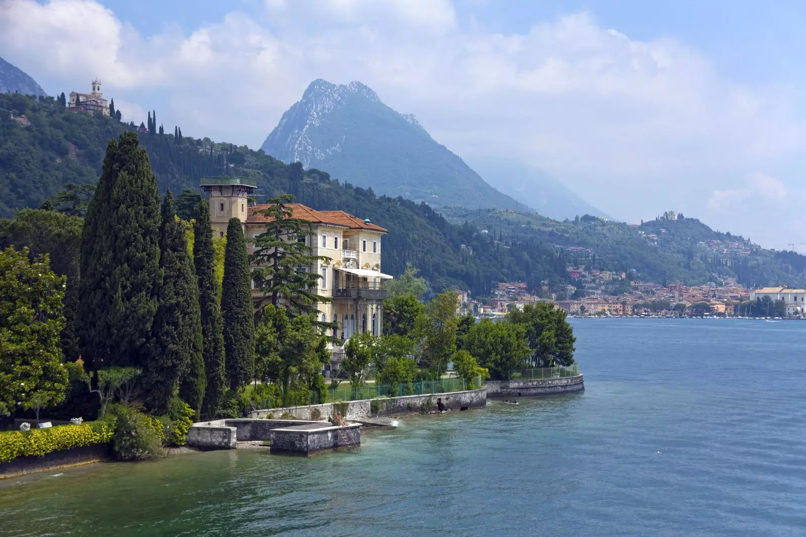 Lombardiya bölgesinde Gardone Rivierası.