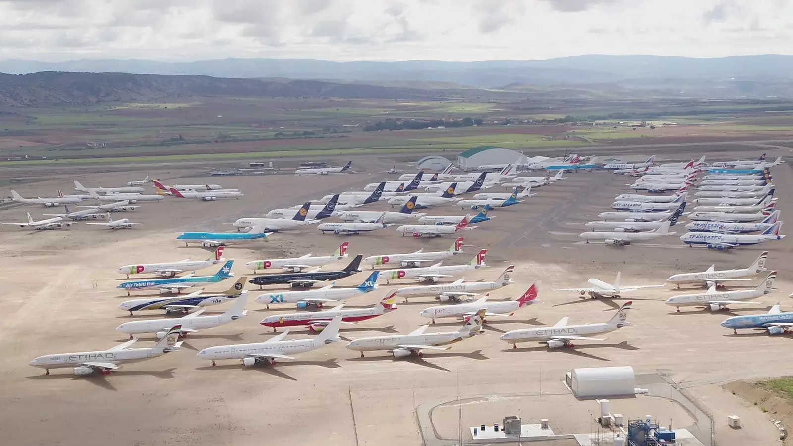 Vederi ale aeroportului din Teruel, marea „parcare” a avioanelor europene