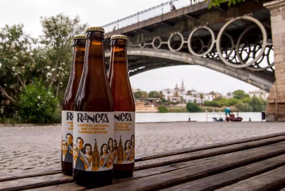 Rancia la cervesa artesana que homenatja Sevilla