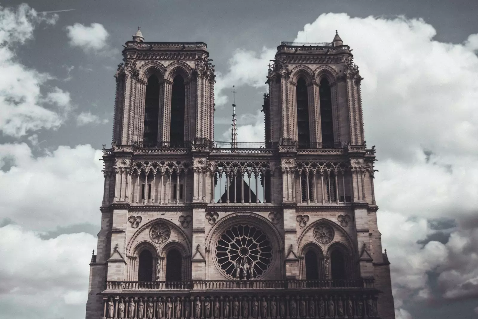 Các đề xuất hiện đại đã bị từ chối Notre Dame giống như mọi khi