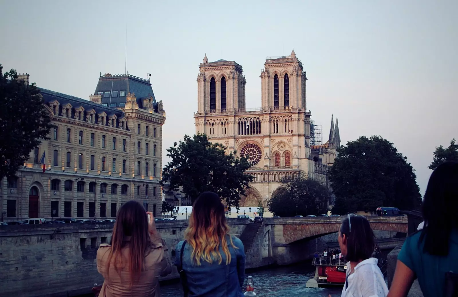 Notre Dame visada bus gotikinių katedrų karalienė