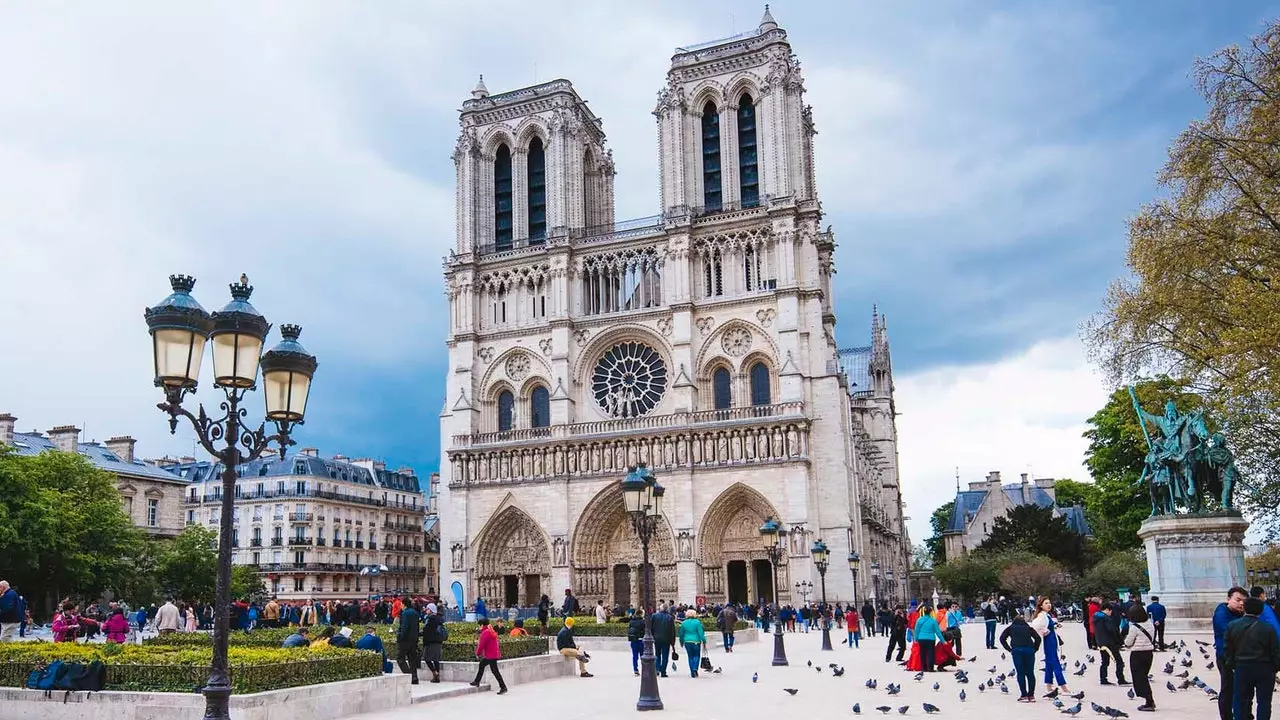 Dësen immersiven Dokumentarfilm ass deen eenzege Wee fir an d'Notre Dame ze kommen