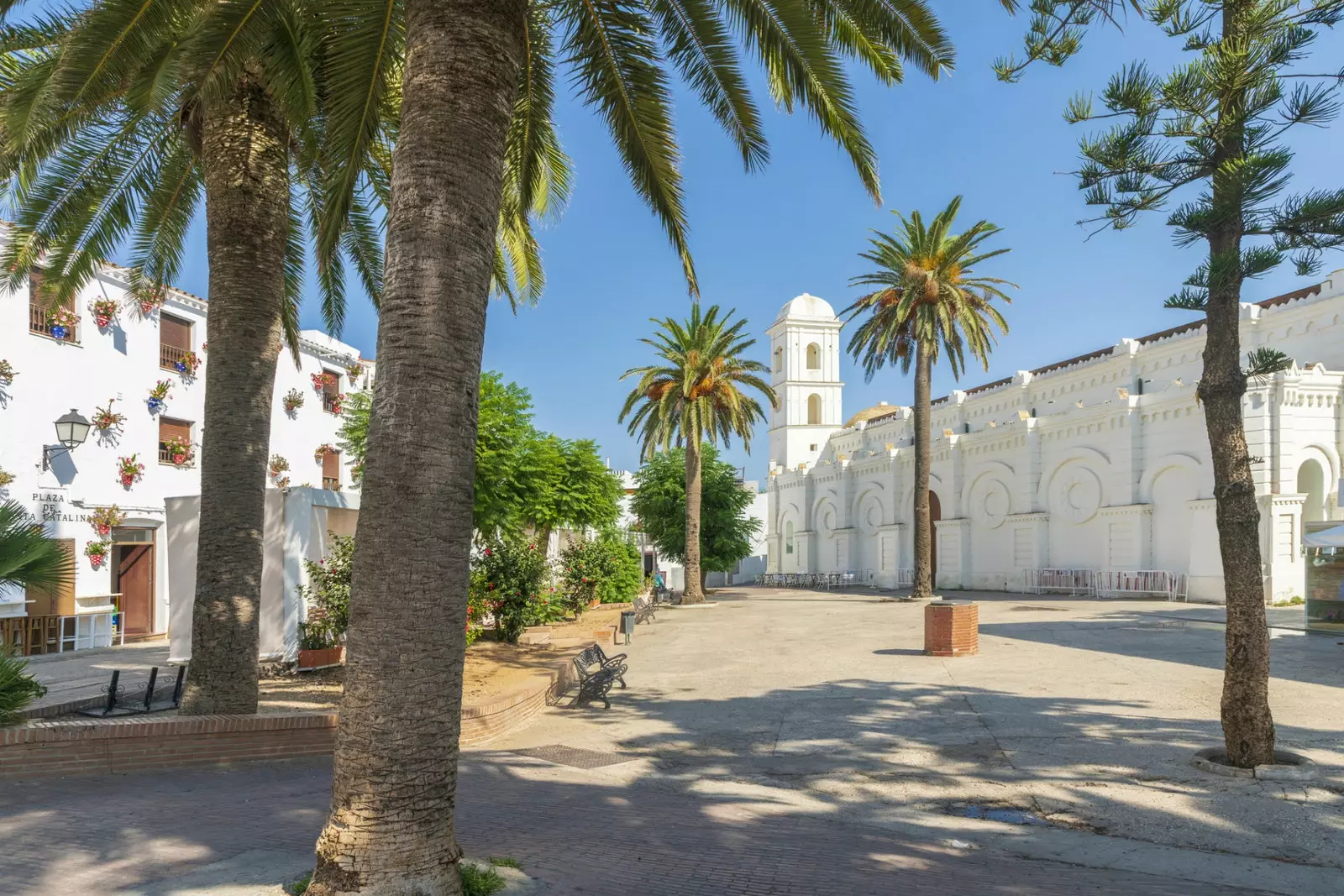 Gereja Santa Catalina di pusat bersejarah Conil de la Frontera.