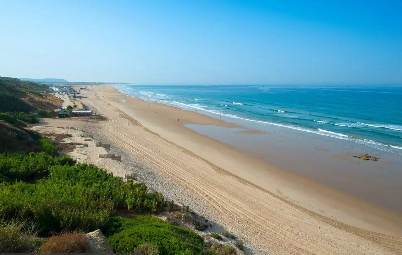 Hotel Fuerte Conil에서 바로 연결되는 Playa de la Fontanilla.