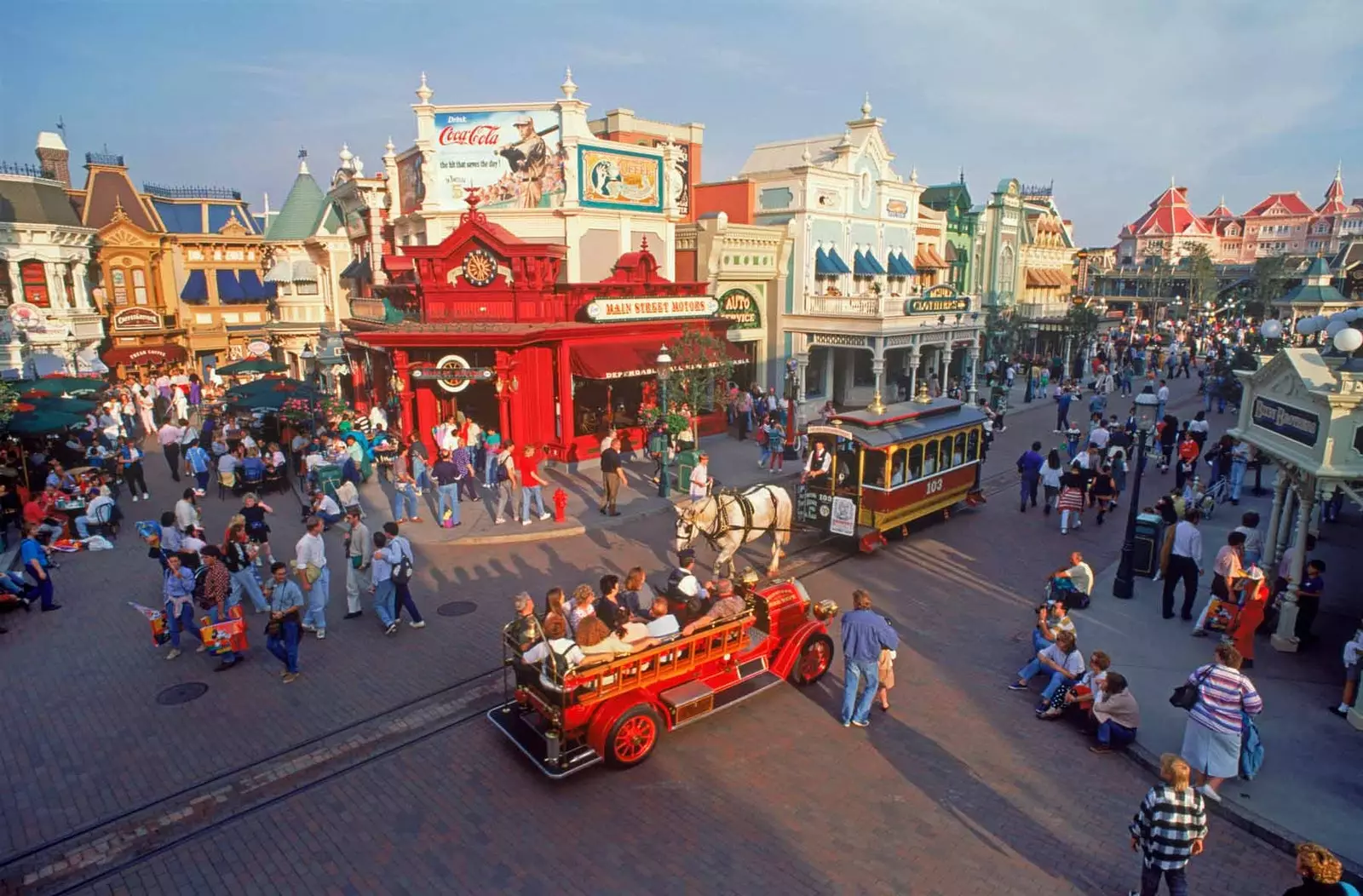 Main Street er þekktasta gatan í Disneylandi